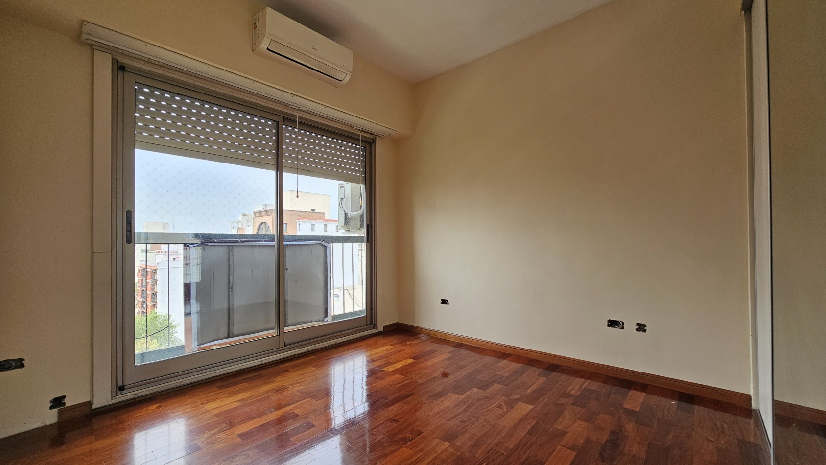 **U$S 137.000** Dpto. 3 amb. C/balcon en venta - M. Brin 2800 - LANUS CENTRO