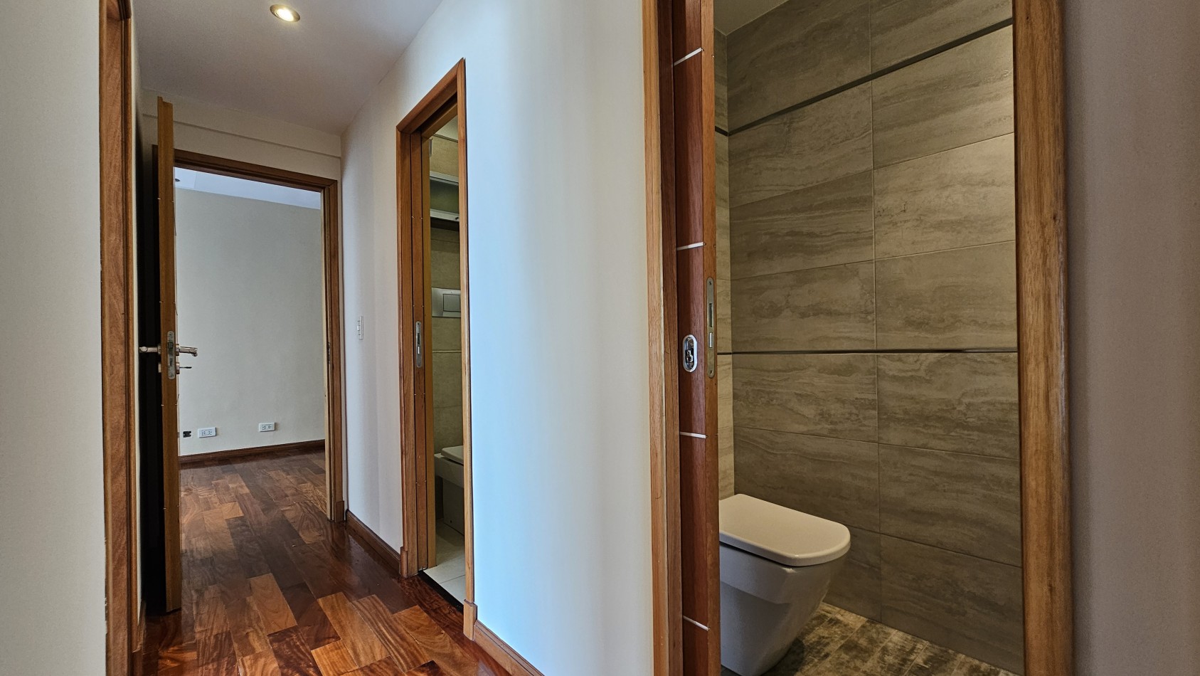 **U$S 137.000** Dpto. 3 amb. C/balcon en venta - M. Brin 2800 - LANUS CENTRO