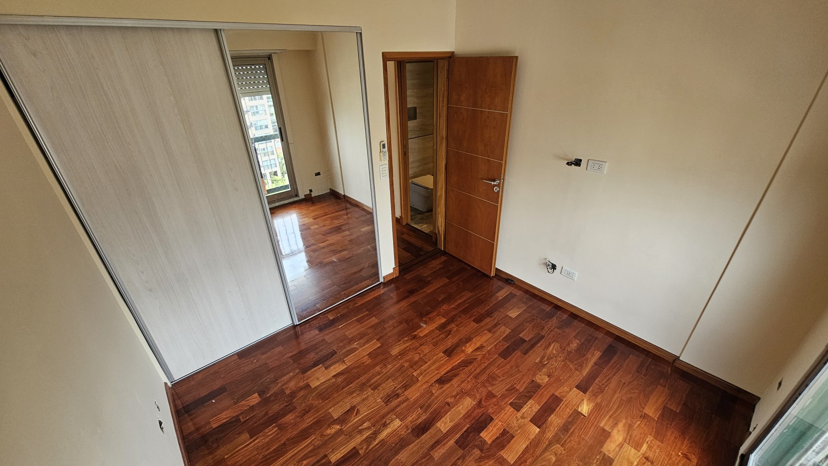 **U$S 137.000** Dpto. 3 amb. C/balcon en venta - M. Brin 2800 - LANUS CENTRO