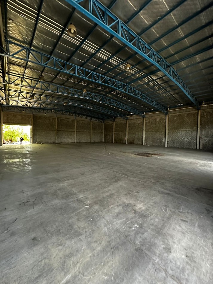 1100 m2 CUBIERTOS IMPECABLE GALPON EN ALQUILER S/LOTE DE 2200 m2 - EXCELENTE ZONA INDUSTRIAL - Cerrito al 1400 - Ituzaingo
