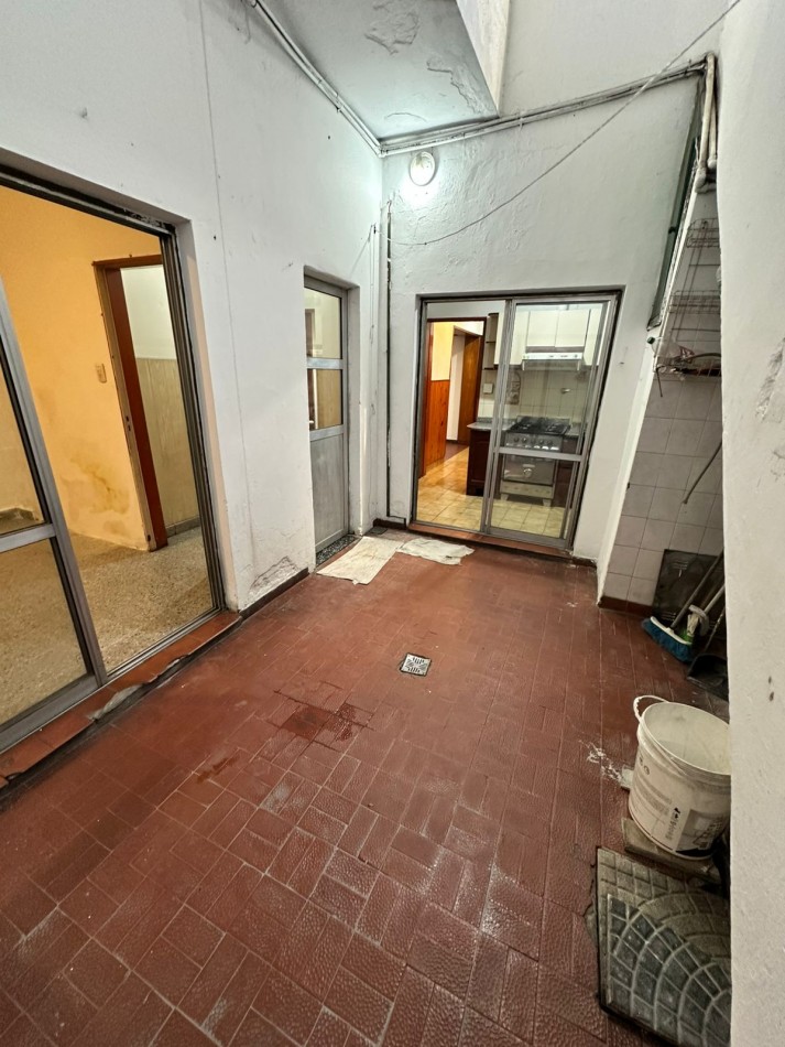 CASA 4 AMBIENTES CON PATIO Y TERRAZA - ROMA y GRANADEROS - LANUS ESTE