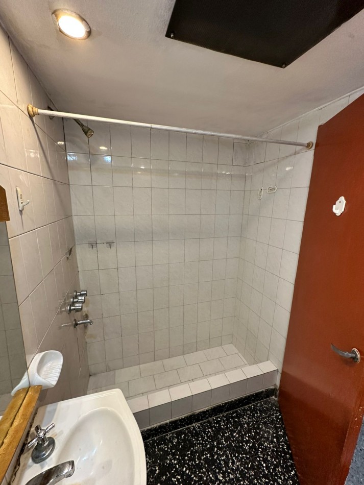 CASA 4 AMBIENTES CON PATIO Y TERRAZA - ROMA y GRANADEROS - LANUS ESTE