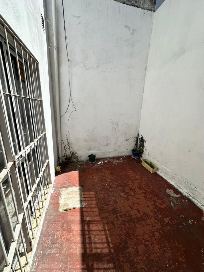 **u$s 45.000.-** PH AL FRENTE EN PLANTA BAJA 2 AMB. CON PATIO - Av. San Martin 2900 - Lanus