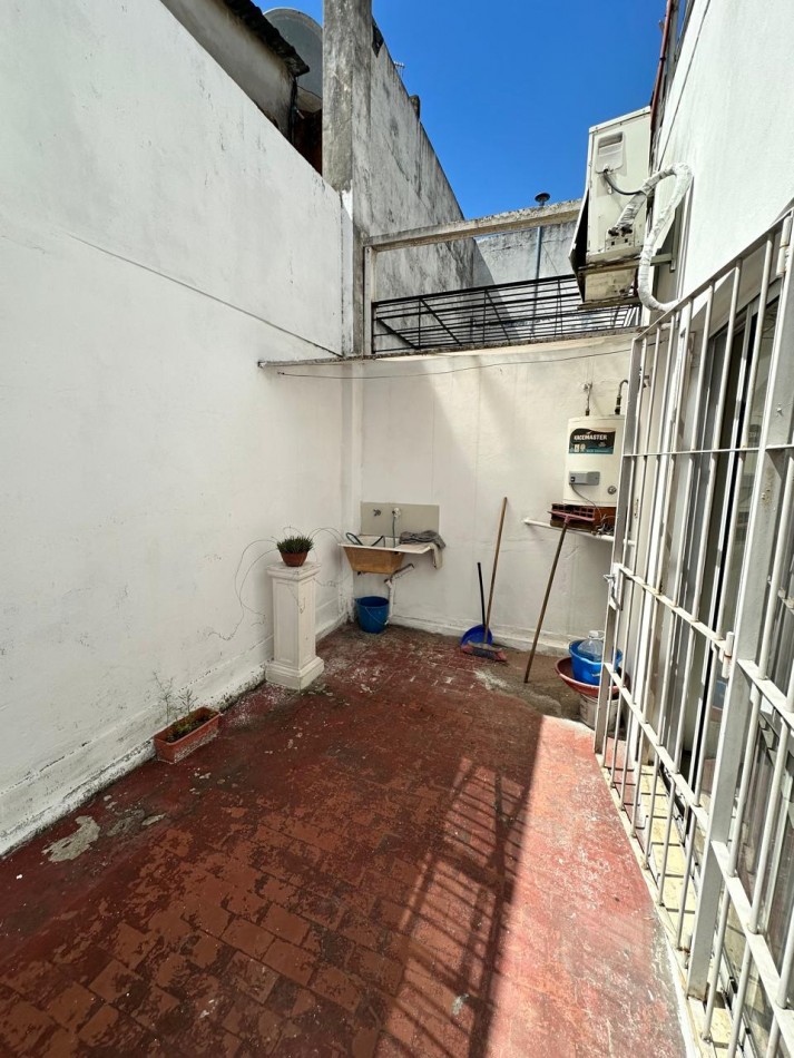 **u$s 45.000.-** PH AL FRENTE EN PLANTA BAJA 2 AMB. CON PATIO - Av. San Martin 2900 - Lanus