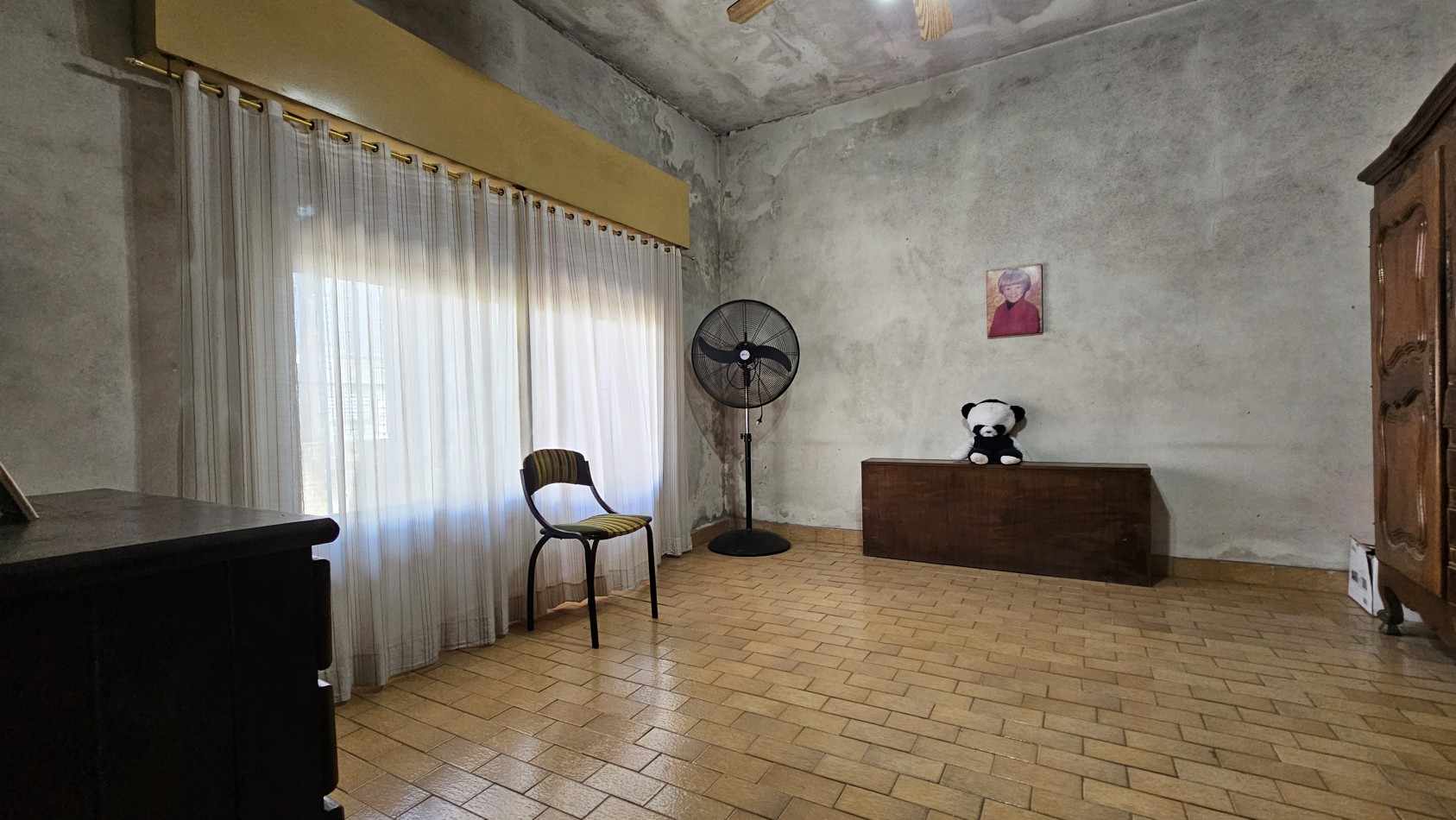 **u$s 85.000.-** - CASA 3 AMB. C/GARAGE, PATIO y TERRAZA S/LOTE PROPIO 8,66x17 mtrs Aprox - MENDOZA 1300 