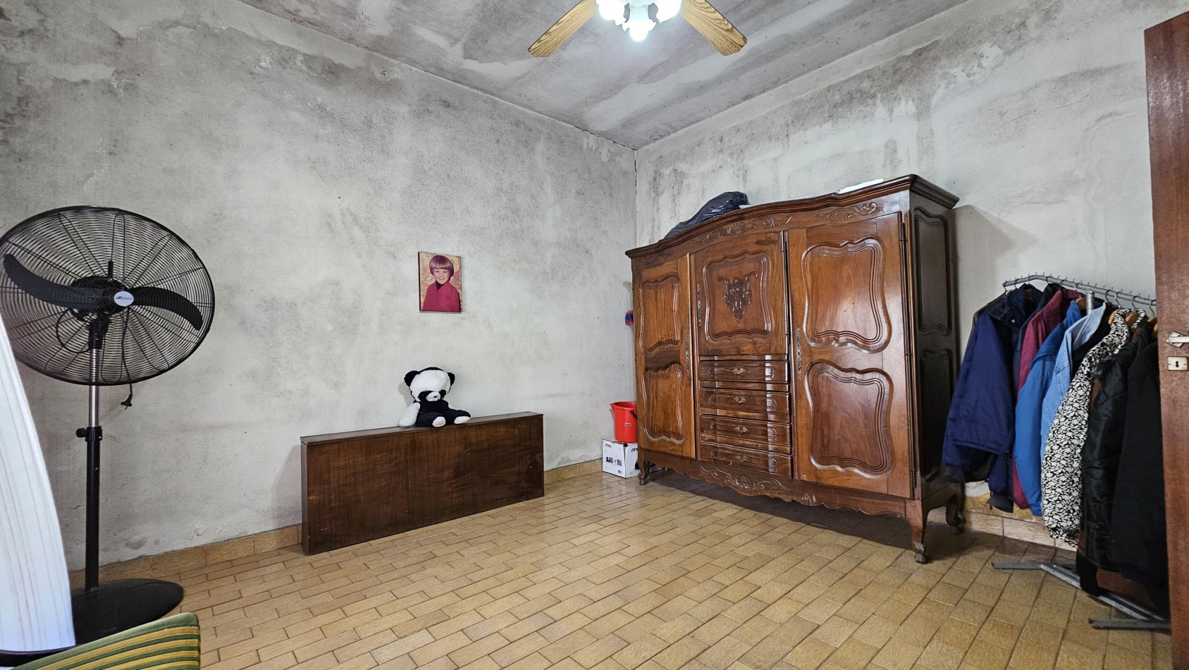 **u$s 85.000.-** - CASA 3 AMB. C/GARAGE, PATIO y TERRAZA S/LOTE PROPIO 8,66x17 mtrs Aprox - MENDOZA 1300 
