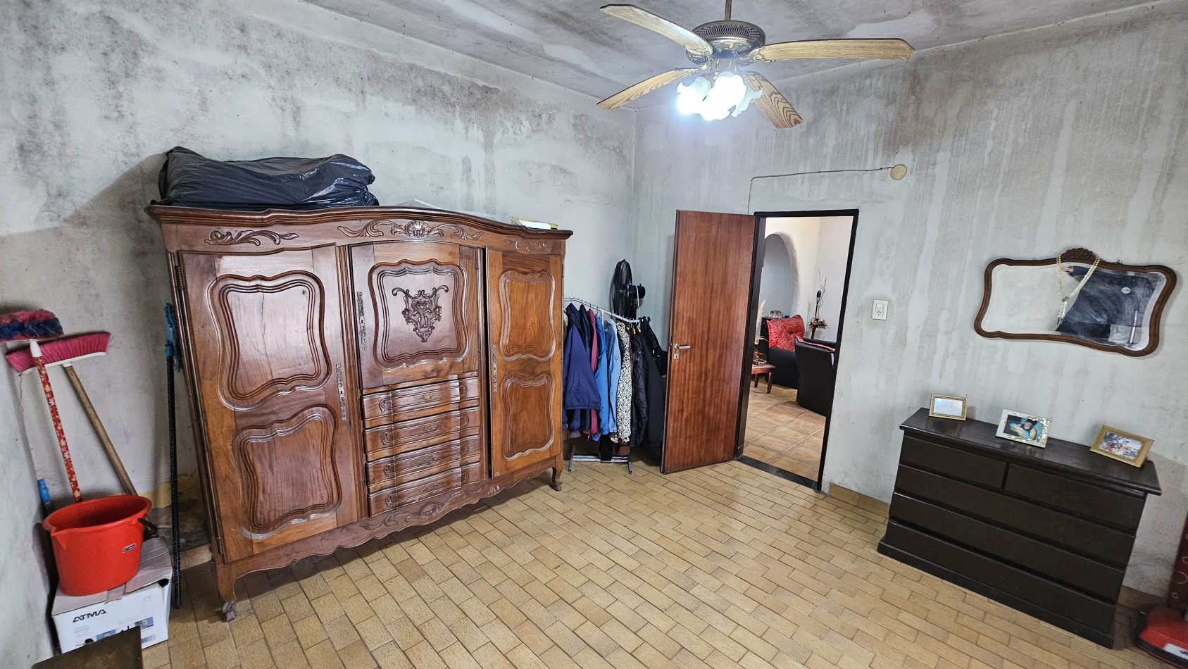 **u$s 85.000.-** - CASA 3 AMB. C/GARAGE, PATIO y TERRAZA S/LOTE PROPIO 8,66x17 mtrs Aprox - MENDOZA 1300 