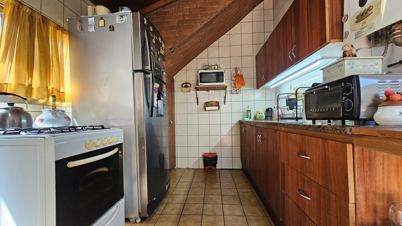 **u$s 85.000.-** - CASA 3 AMB. C/GARAGE, PATIO y TERRAZA S/LOTE PROPIO 8,66x17 mtrs Aprox - MENDOZA 1300 