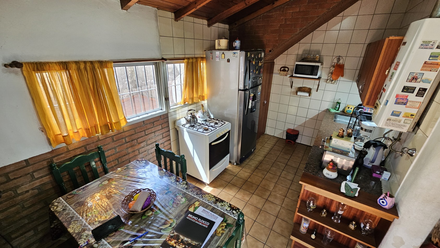 **u$s 85.000.-** - CASA 3 AMB. C/GARAGE, PATIO y TERRAZA S/LOTE PROPIO 8,66x17 mtrs Aprox - MENDOZA 1300 