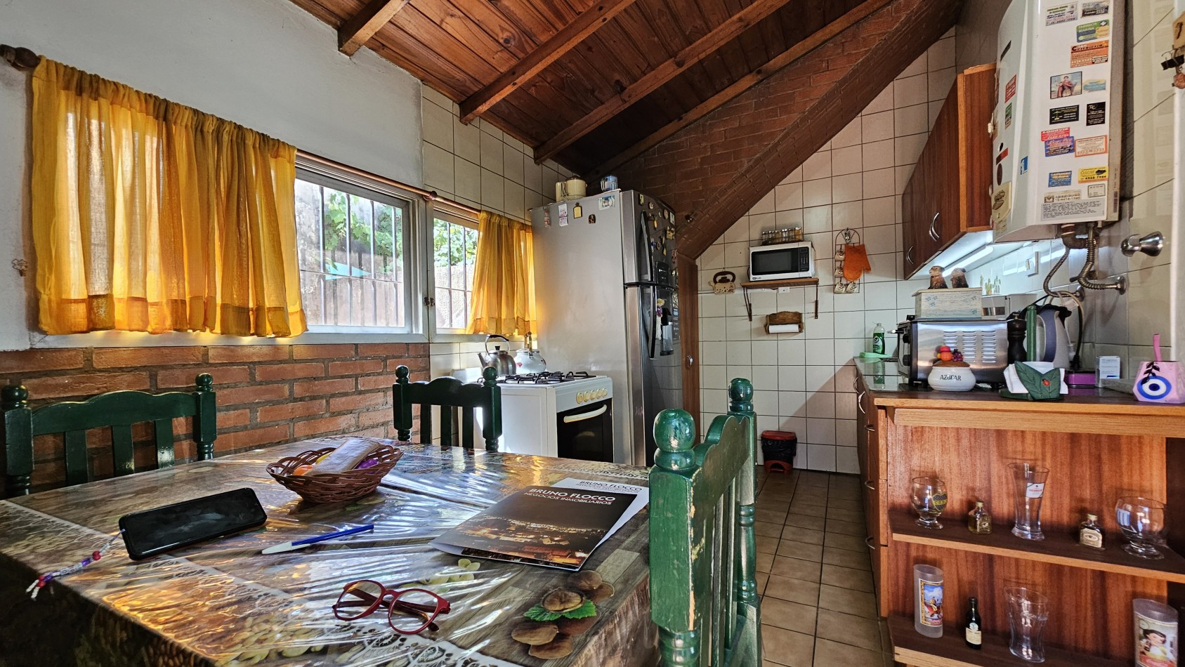 **u$s 85.000.-** - CASA 3 AMB. C/GARAGE, PATIO y TERRAZA S/LOTE PROPIO 8,66x17 mtrs Aprox - MENDOZA 1300 