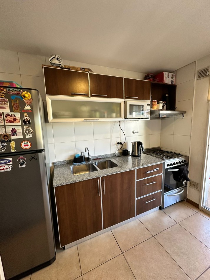 IMPECABLE DPTO 3 AMB. - 90 m2 APROX - C/COCHERA EN ALQUILER - Moreno al 400 - Lanus