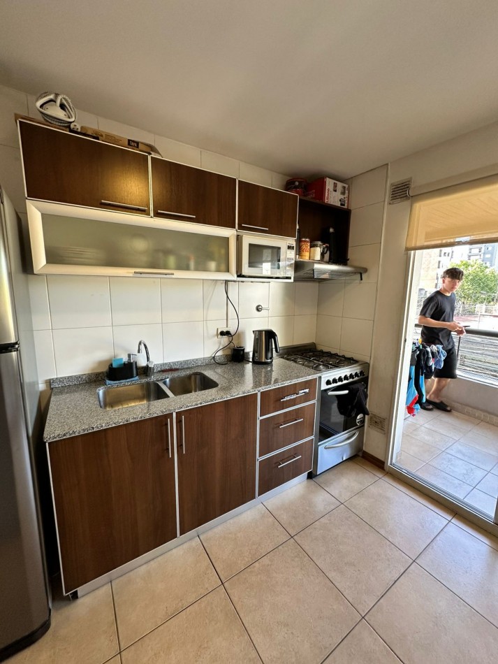 IMPECABLE DPTO 3 AMB. - 90 m2 APROX - C/COCHERA EN ALQUILER - Moreno al 400 - Lanus