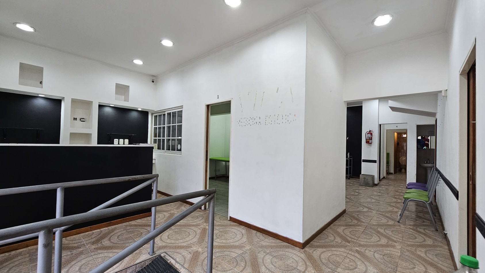 **$1.800.000.-** x mes - Local en alquiler - 5 Consultorios (medicos y/o estetica) en Lanus Oeste