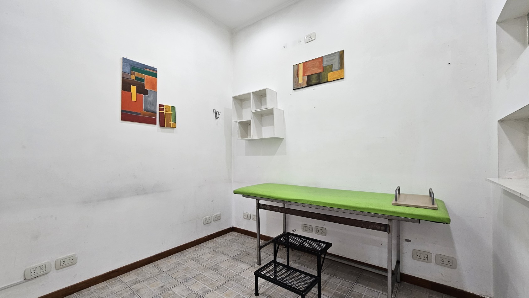 **$1.800.000.-** x mes - Local en alquiler - 5 Consultorios (medicos y/o estetica) en Lanus Oeste