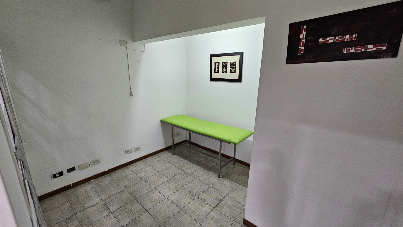 **$1.800.000.-** x mes - Local en alquiler - 5 Consultorios (medicos y/o estetica) en Lanus Oeste