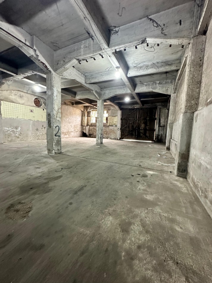 **1100 m2 en Planta**, 90x13 m2, Salida a dos calles, Todo Losa, Altura 5,5 m2 - Opcion 1100 m2 MAS en P.A - Entre Rios y Conesa - Piñeyro - Avellaneda 