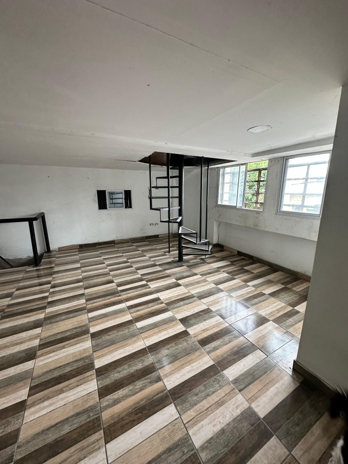 **1100 m2 en Planta**, 90x13 m2, Salida a dos calles, Todo Losa, Altura 5,5 m2 - Opcion 1100 m2 MAS en P.A - Entre Rios y Conesa - Piñeyro - Avellaneda 