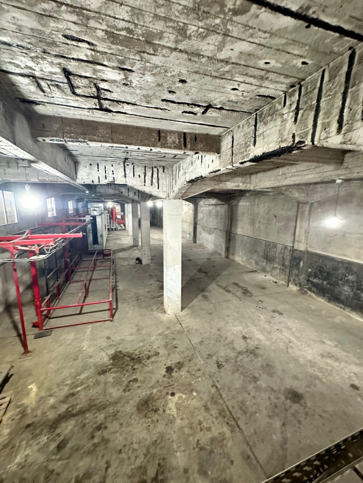 **1100 m2 en Planta**, 90x13 m2, Salida a dos calles, Todo Losa, Altura 5,5 m2 - Opcion 1100 m2 MAS en P.A - Entre Rios y Conesa - Piñeyro - Avellaneda 