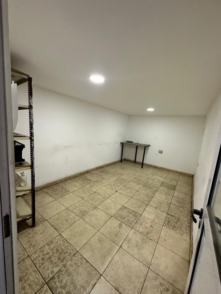 **1100 m2 en Planta**, 90x13 m2, Salida a dos calles, Todo Losa, Altura 5,5 m2 - Opcion 1100 m2 MAS en P.A - Entre Rios y Conesa - Piñeyro - Avellaneda 