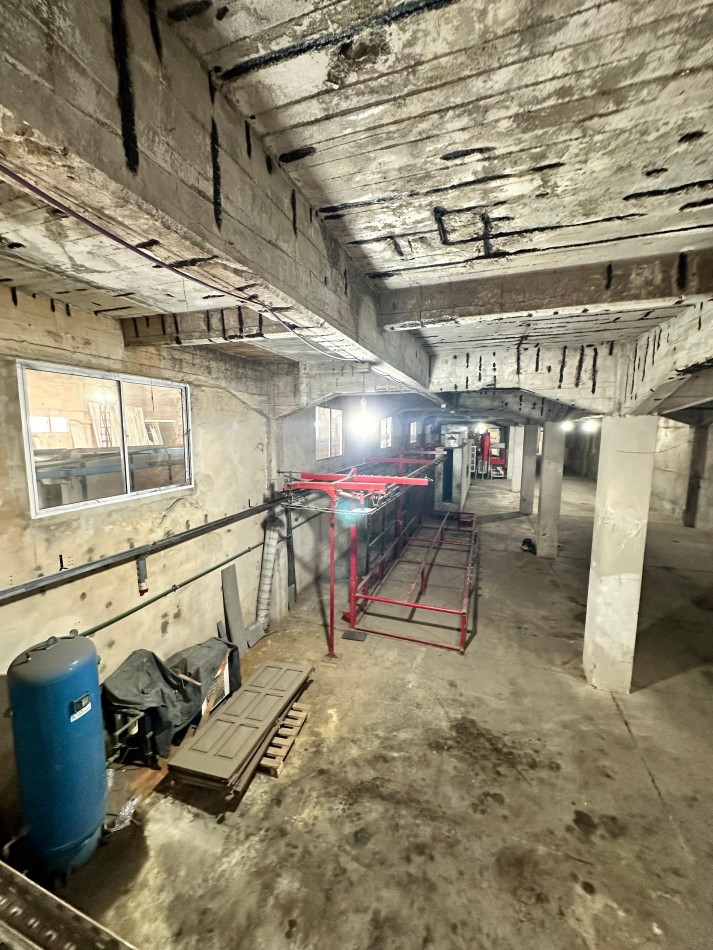 **1100 m2 en Planta**, 90x13 m2, Salida a dos calles, Todo Losa, Altura 5,5 m2 - Opcion 1100 m2 MAS en P.A - Entre Rios y Conesa - Piñeyro - Avellaneda 