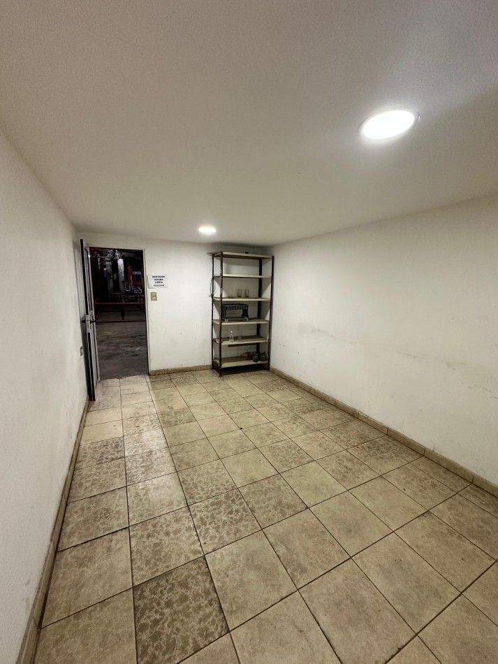 **1100 m2 en Planta**, 90x13 m2, Salida a dos calles, Todo Losa, Altura 5,5 m2 - Opcion 1100 m2 MAS en P.A - Entre Rios y Conesa - Piñeyro - Avellaneda 