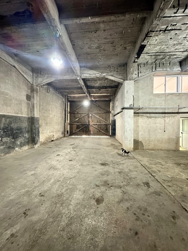 **1100 m2 en Planta**, 90x13 m2, Salida a dos calles, Todo Losa, Altura 5,5 m2 - Opcion 1100 m2 MAS en P.A - Entre Rios y Conesa - Piñeyro - Avellaneda 