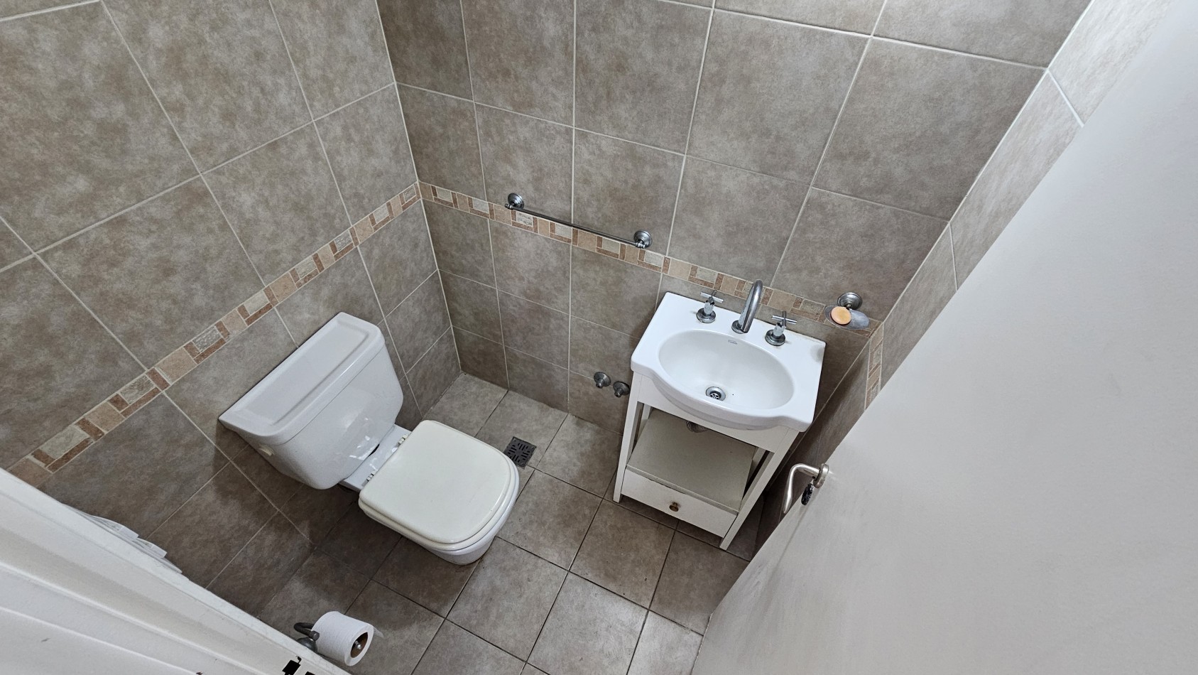 **u$s 95.000** - Venta Dto. de 3 amb. - 7mo piso - Margarita Weild 1500 - Lanus Este