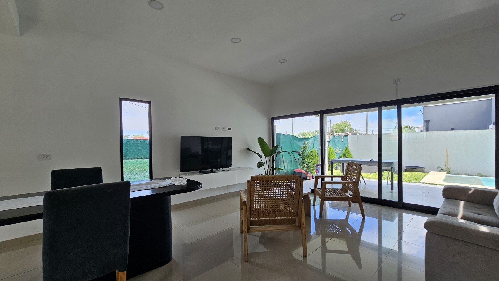 **u$s 75.000.-** (SOLO HASTA EL 30 de JULIO) - Casa de 4 amb con parque y pileta, NUEVA, Lote propio - Benigno Cal 600 - Tristan Suarez - Ezeiza