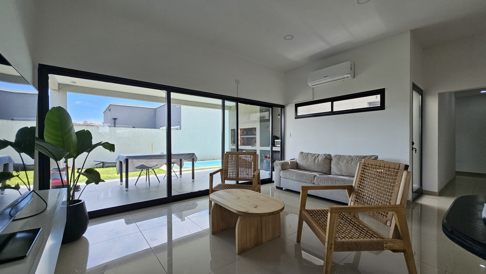 **u$s 75.000.-** (SOLO HASTA EL 30 de JULIO) - Casa de 4 amb con parque y pileta, NUEVA, Lote propio - Benigno Cal 600 - Tristan Suarez - Ezeiza