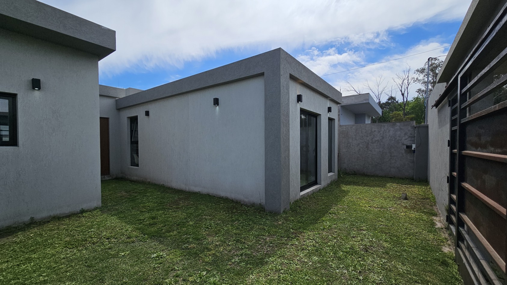 **u$s 75.000.-** (SOLO HASTA EL 30 de JULIO) - Casa de 4 amb con parque y pileta, NUEVA, Lote propio - Benigno Cal 600 - Tristan Suarez - Ezeiza