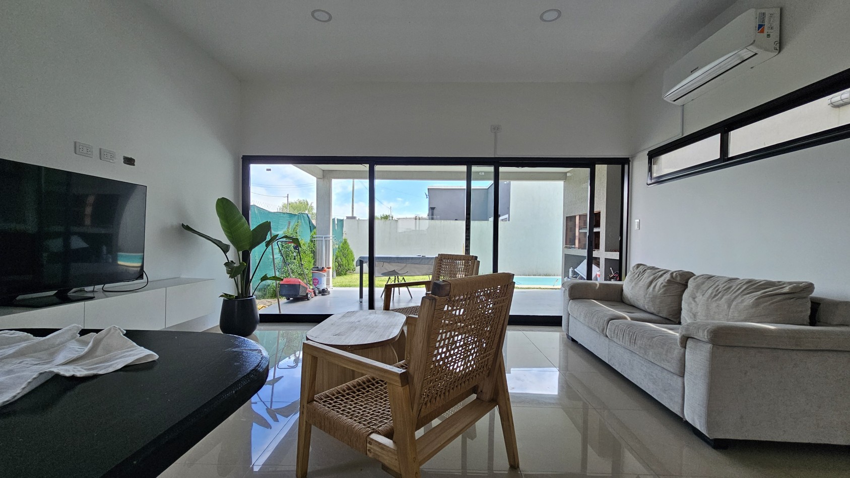 **u$s 75.000.-** (SOLO HASTA EL 30 de JULIO) - Casa de 4 amb con parque y pileta, NUEVA, Lote propio - Benigno Cal 600 - Tristan Suarez - Ezeiza