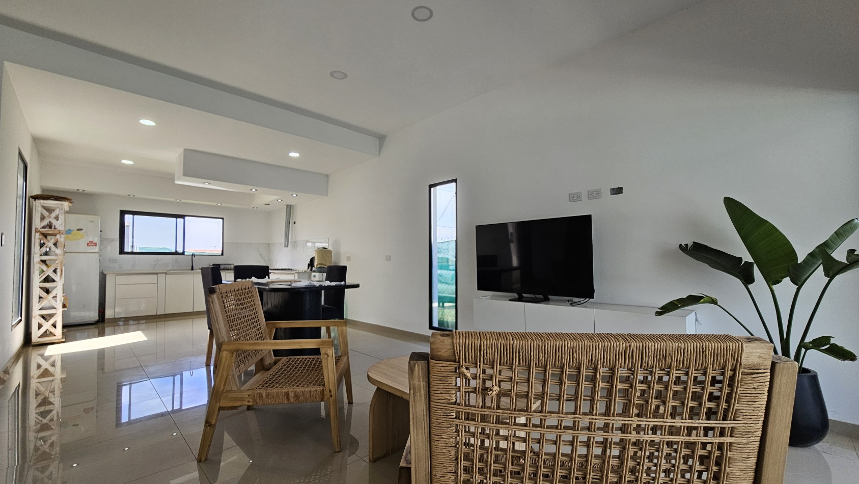 **u$s 75.000.-** (SOLO HASTA EL 30 de JULIO) - Casa de 4 amb con parque y pileta, NUEVA, Lote propio - Benigno Cal 600 - Tristan Suarez - Ezeiza