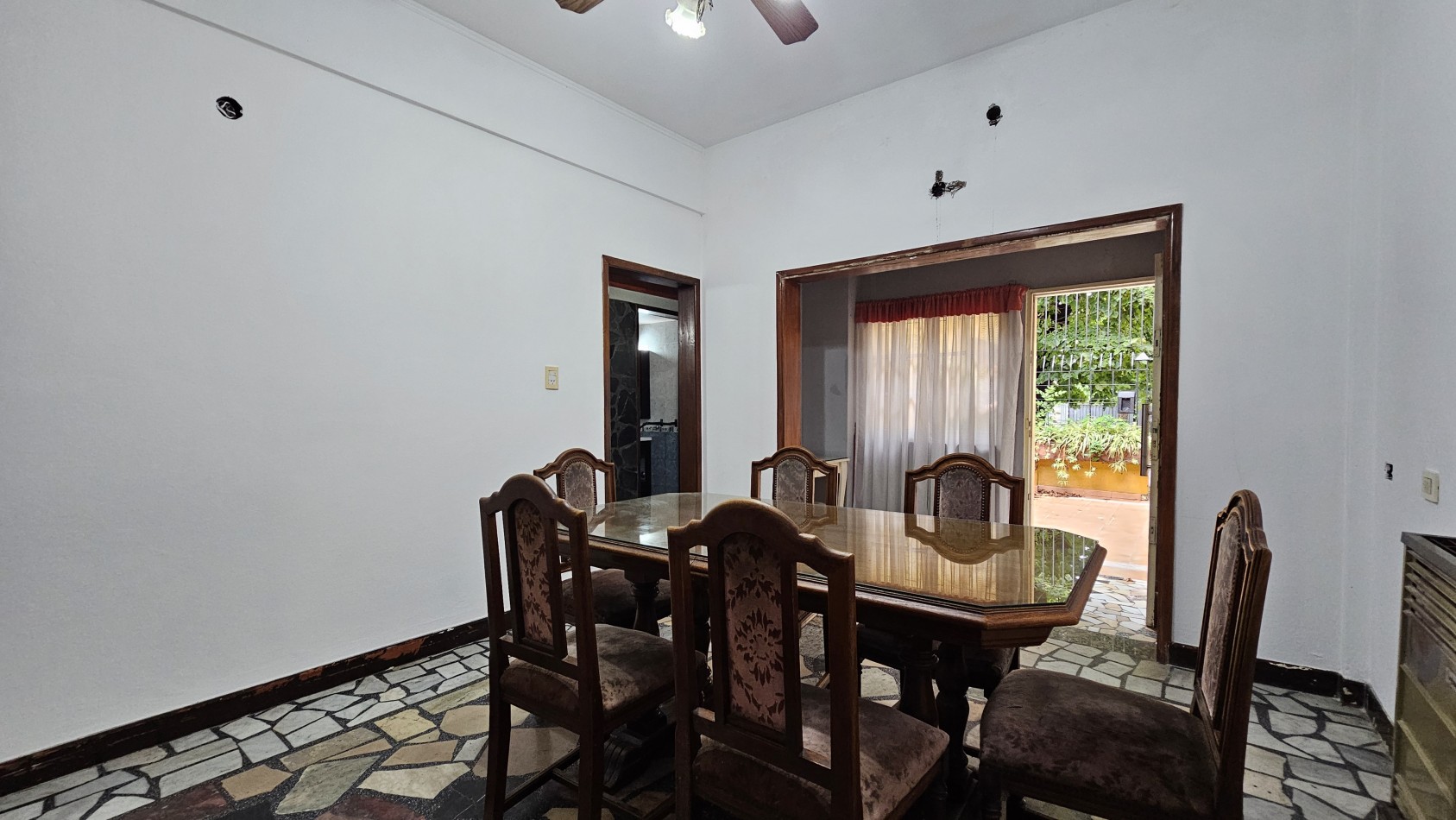 **u$s 79.900.-** Casa en venta sobre lote propio en esquina sobre Palma de Mallorca al 3800 - Quilmes.-