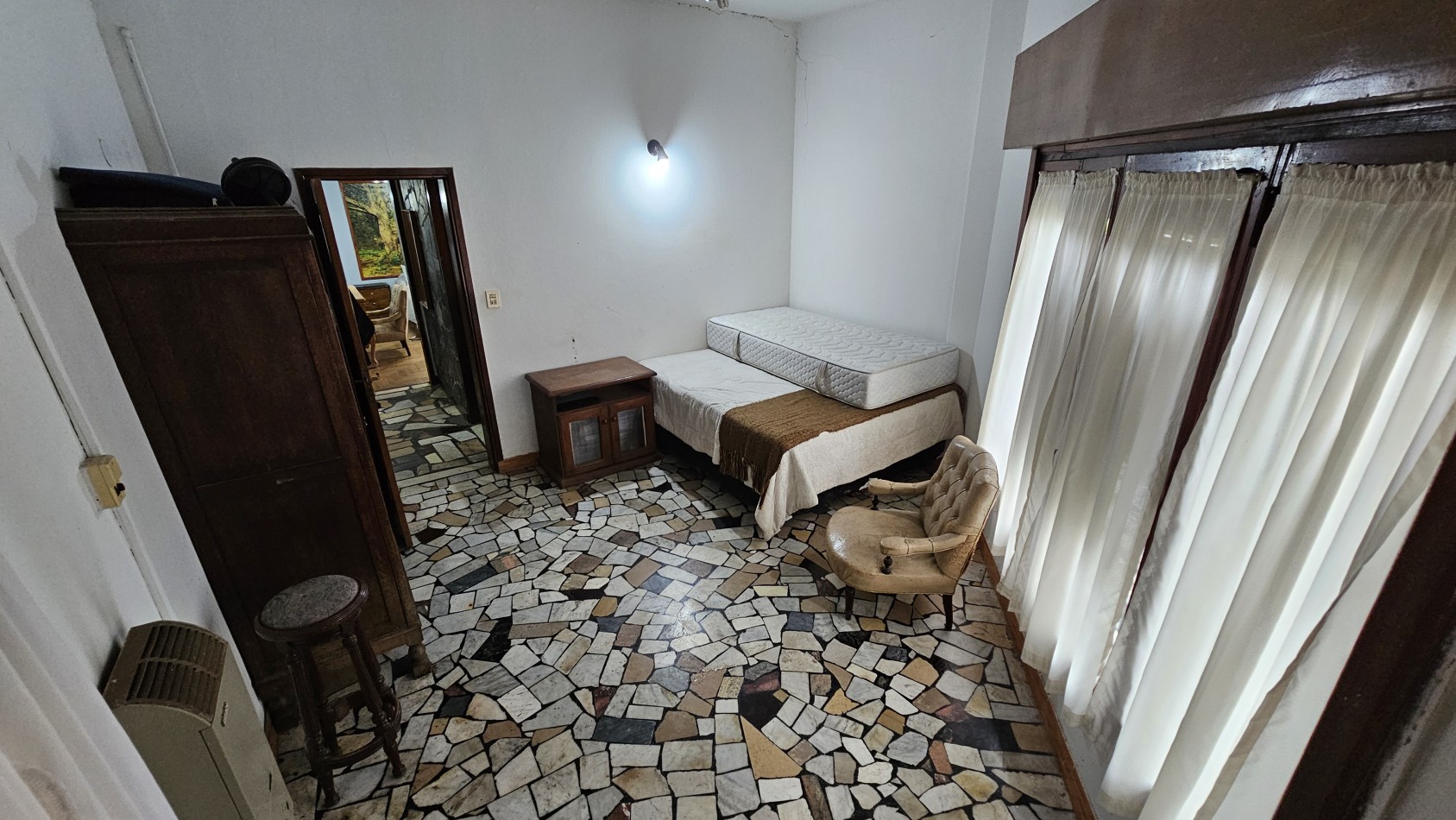 **u$s 79.900.-** Casa en venta sobre lote propio en esquina sobre Palma de Mallorca al 3800 - Quilmes.-