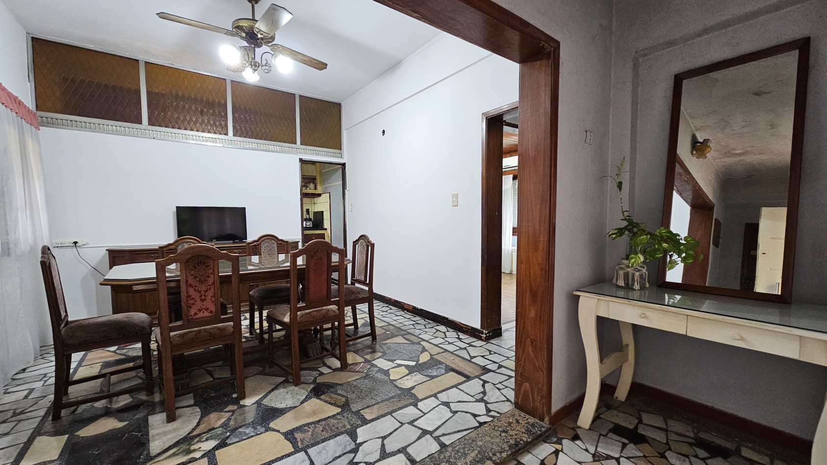 **u$s 79.900.-** Casa en venta sobre lote propio en esquina sobre Palma de Mallorca al 3800 - Quilmes.-