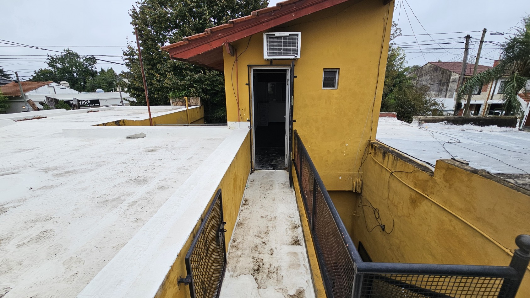 **u$s 79.900.-** Casa en venta sobre lote propio en esquina sobre Palma de Mallorca al 3800 - Quilmes.-