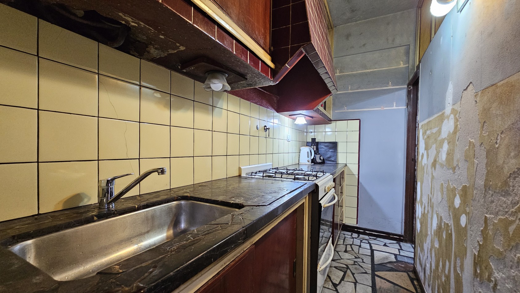 **u$s 79.900.-** Casa en venta sobre lote propio en esquina sobre Palma de Mallorca al 3800 - Quilmes.-