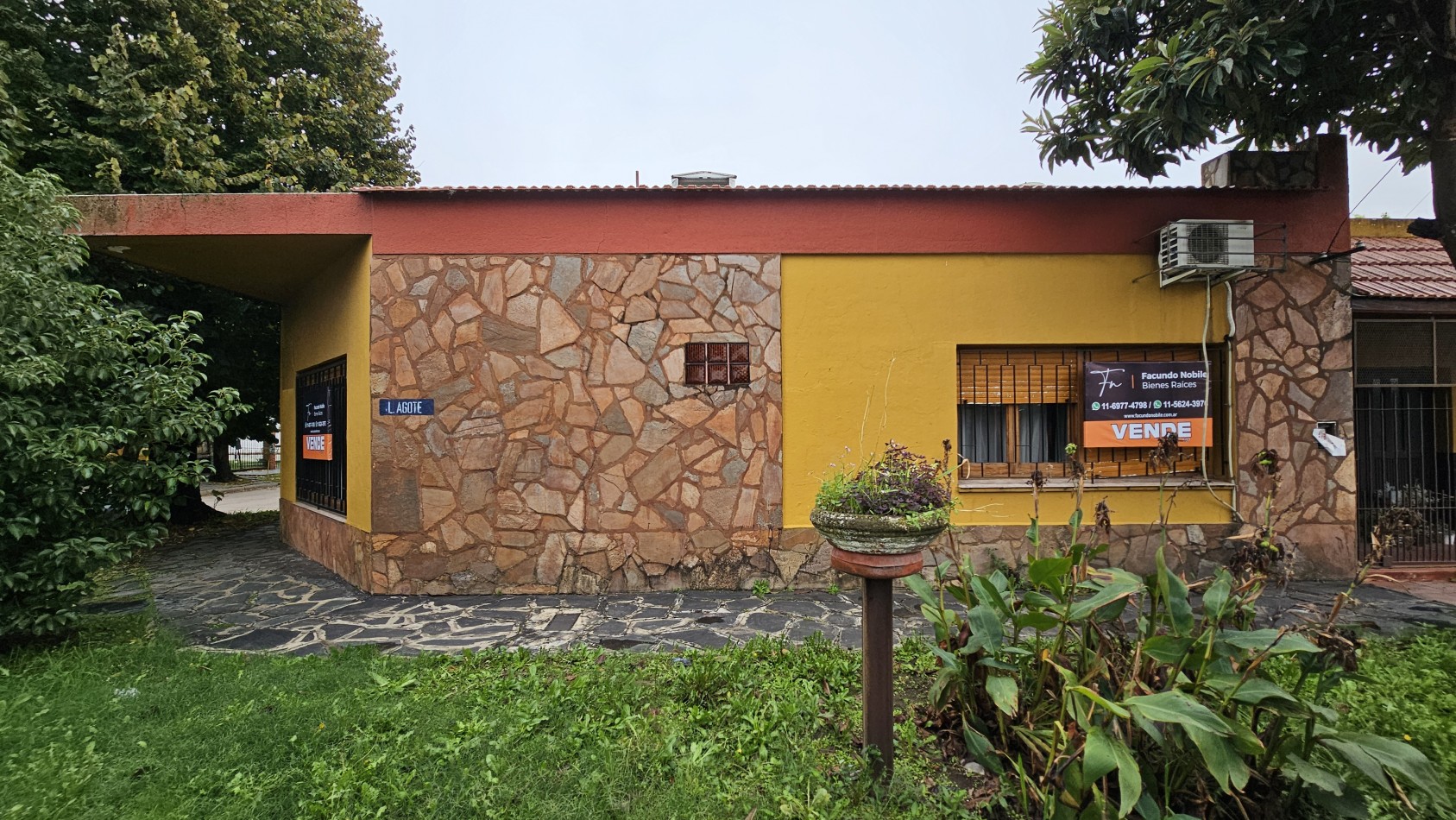 **u$s 79.900.-** Casa en venta sobre lote propio en esquina sobre Palma de Mallorca al 3800 - Quilmes.-