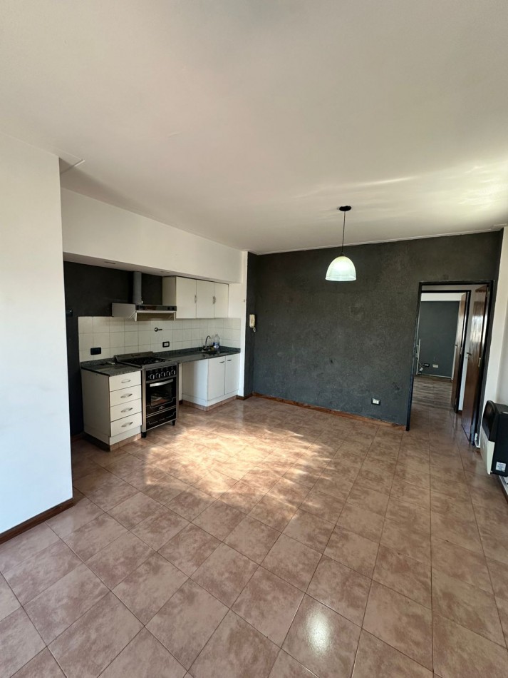 **$520.000.-** - Dpto. 2 Amb. en ALQUILER - Av- Hipolito Yrigoyen al 6300.- Remedios de Escalada