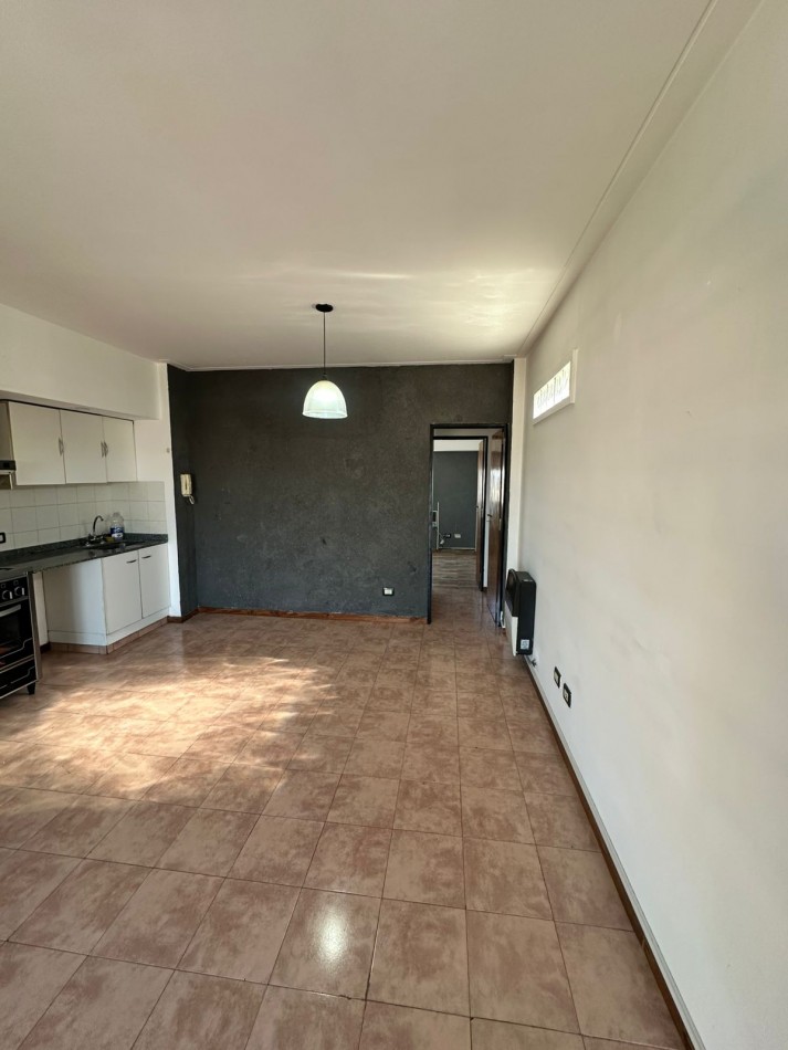 **$520.000.-** - Dpto. 2 Amb. en ALQUILER - Av- Hipolito Yrigoyen al 6300.- Remedios de Escalada