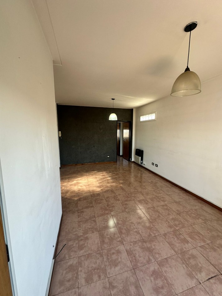 **$520.000.-** - Dpto. 2 Amb. en ALQUILER - Av- Hipolito Yrigoyen al 6300.- Remedios de Escalada