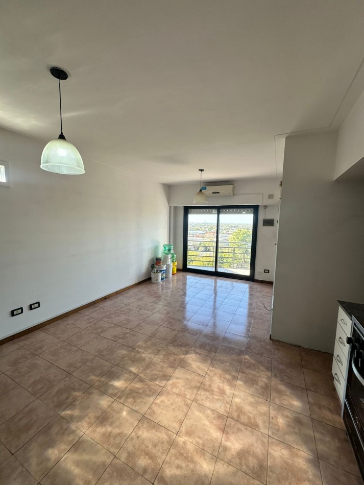 **$520.000.-** - Dpto. 2 Amb. en ALQUILER - Av- Hipolito Yrigoyen al 6300.- Remedios de Escalada