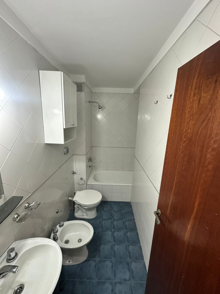 **$520.000.-** - Dpto. 2 Amb. en ALQUILER - Av- Hipolito Yrigoyen al 6300.- Remedios de Escalada