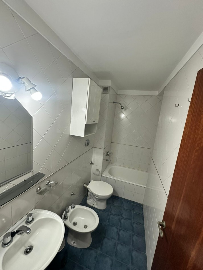 **$520.000.-** - Dpto. 2 Amb. en ALQUILER - Av- Hipolito Yrigoyen al 6300.- Remedios de Escalada