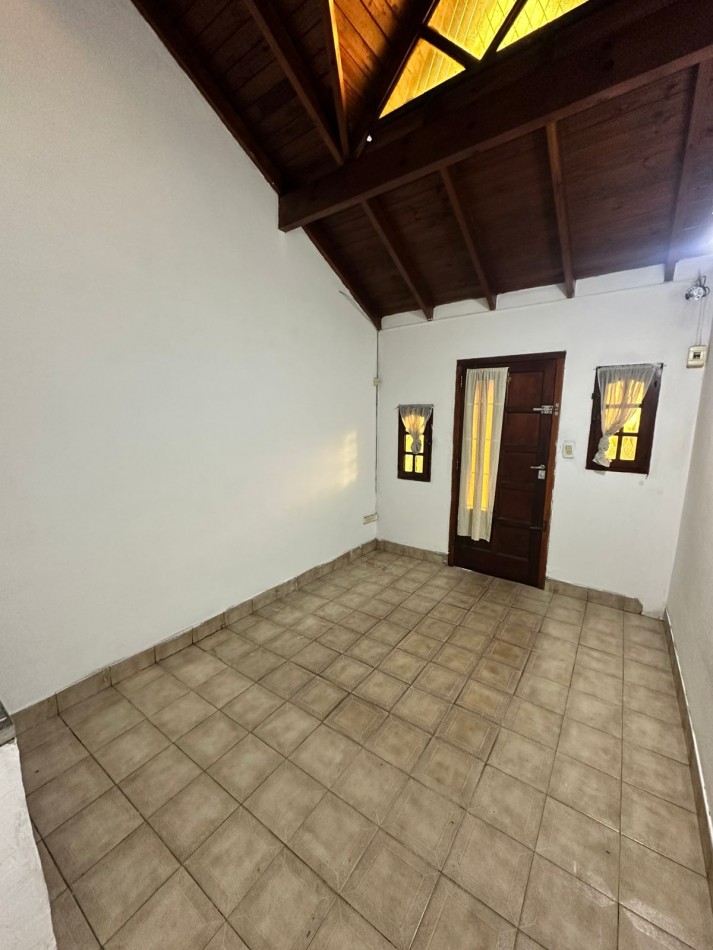 **$240.000.-** Monoambiente al frente en Alquiler - EXCLUEYENTE UNA SOLA PERSONA - Balcarce 800 - Lanus
