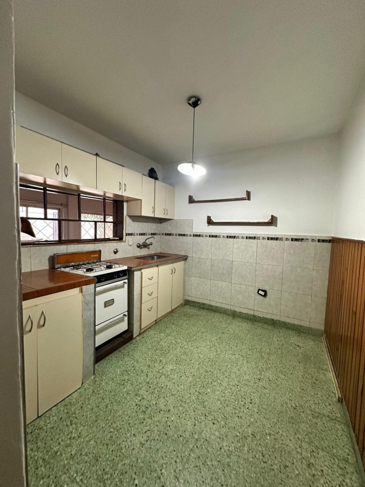 **$680.000.-** - ALQUILER PH INTERNO 2AMB y MEDIO CON AMPLIO PATIO - Dr. Galvez al 800 - Lanus Este