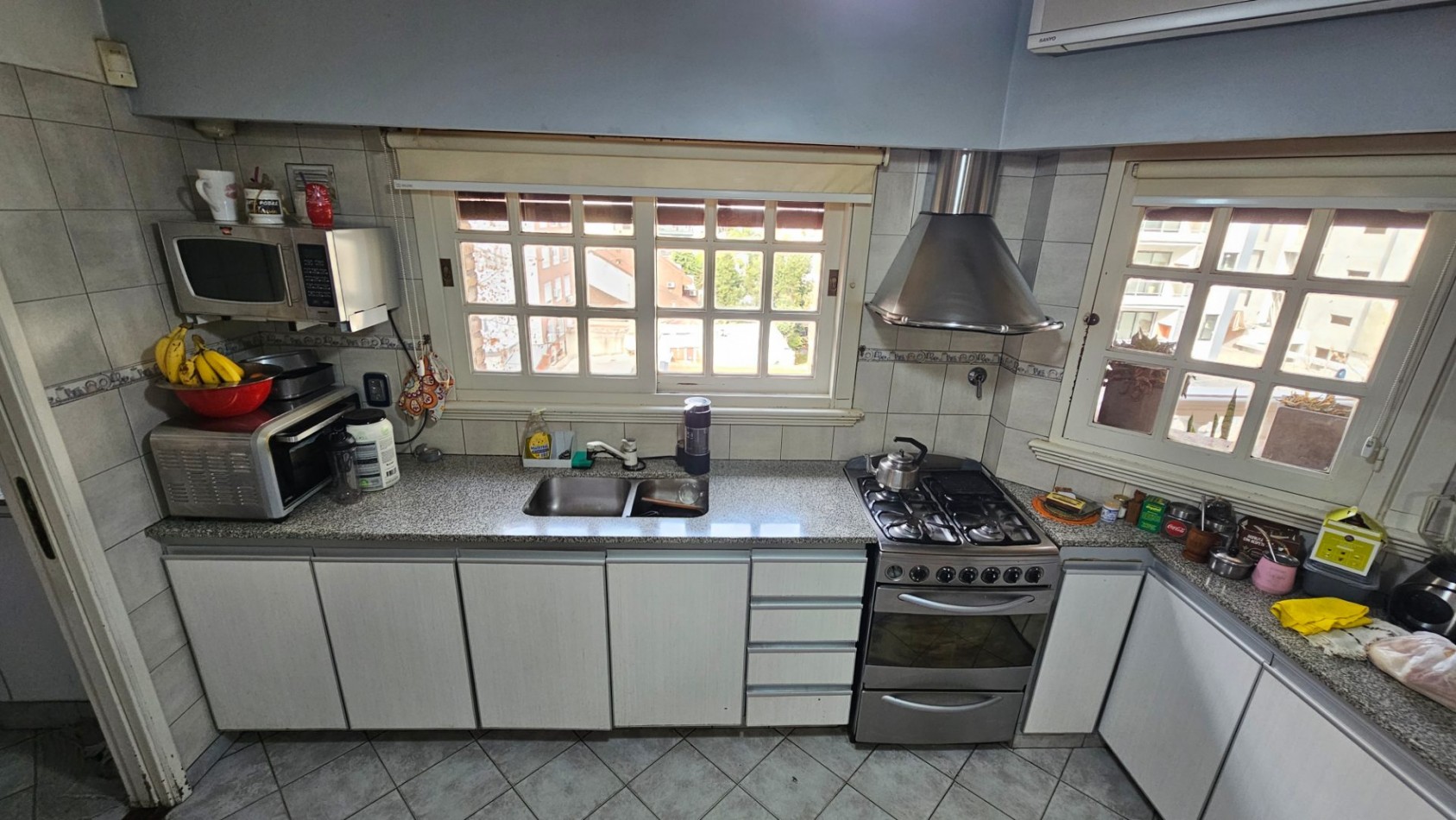 Exclusivo Piso de 4 Ambientes con Cochera Cubierta - El Maximo Confort en el Corazon de Lanus - Gobernador Yrigoyen 200 - Lanus Oeste