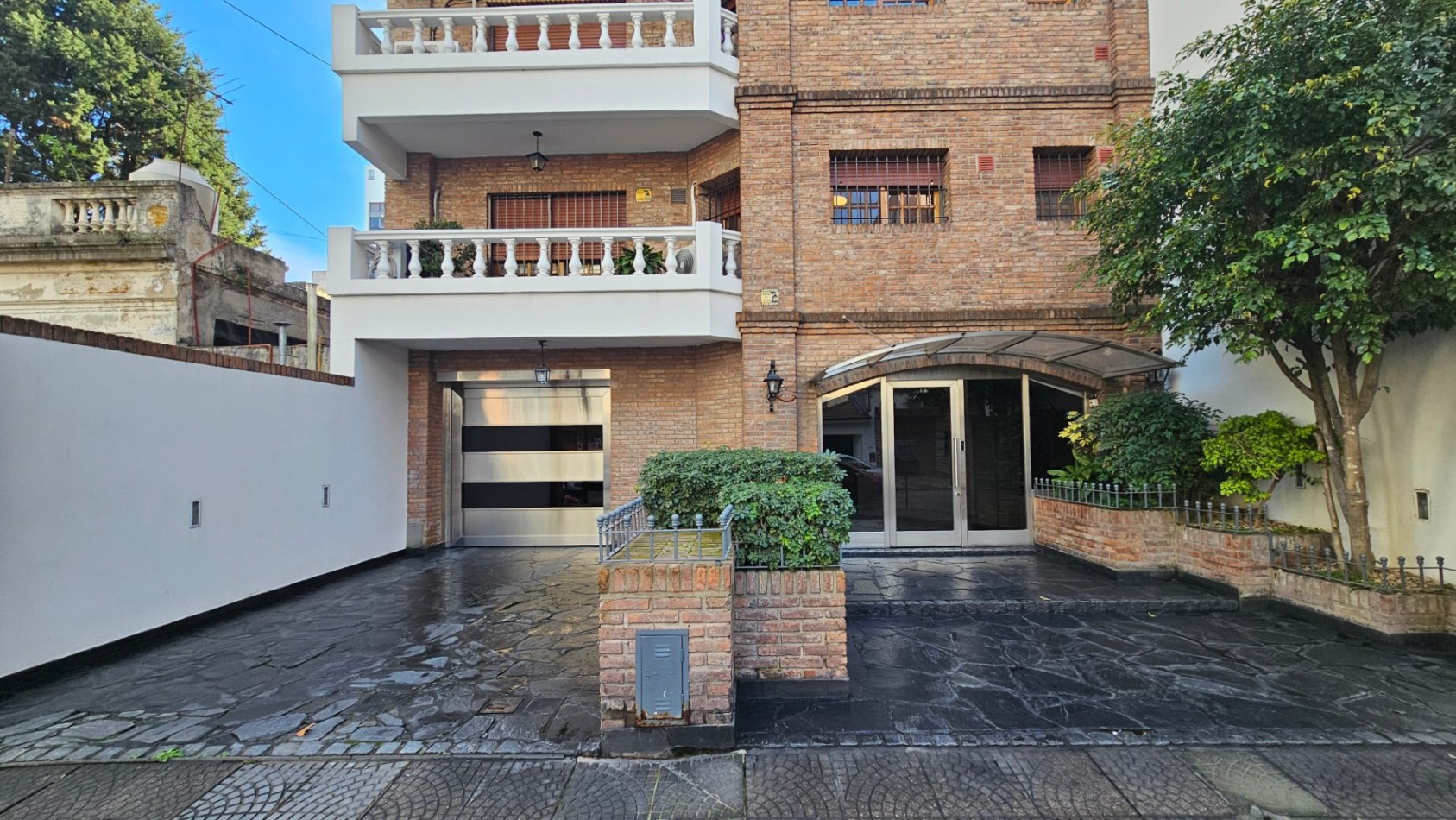 Exclusivo Piso de 4 Ambientes con Cochera Cubierta - El Maximo Confort en el Corazon de Lanus - Gobernador Yrigoyen 200 - Lanus Oeste