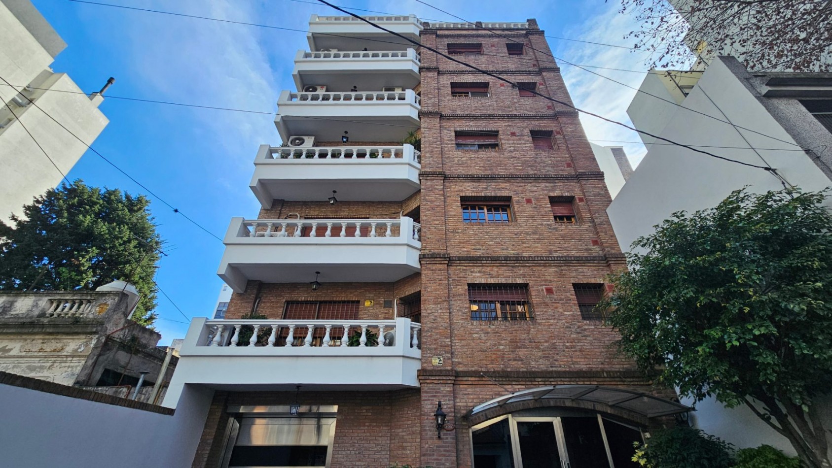 Exclusivo Piso de 4 Ambientes con Cochera Cubierta - El Maximo Confort en el Corazon de Lanus - Gobernador Yrigoyen 200 - Lanus Oeste