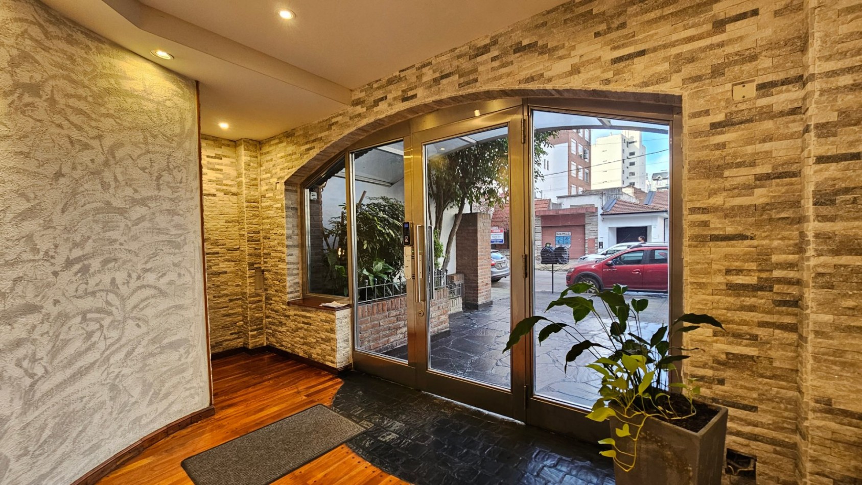 Exclusivo Piso de 4 Ambientes con Cochera Cubierta - El Maximo Confort en el Corazon de Lanus - Gobernador Yrigoyen 200 - Lanus Oeste